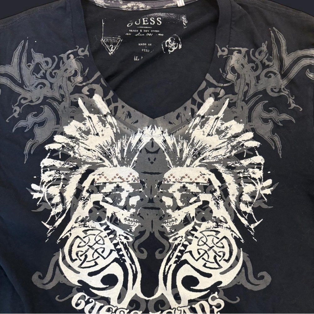 Guess Men's Dark Gray Graphic Tee